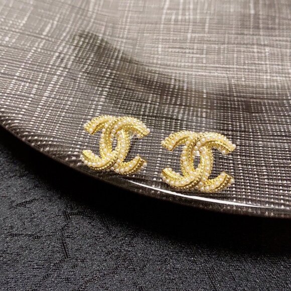 ✨✨Chanel earrings✨✨ - Picture 2 of 7